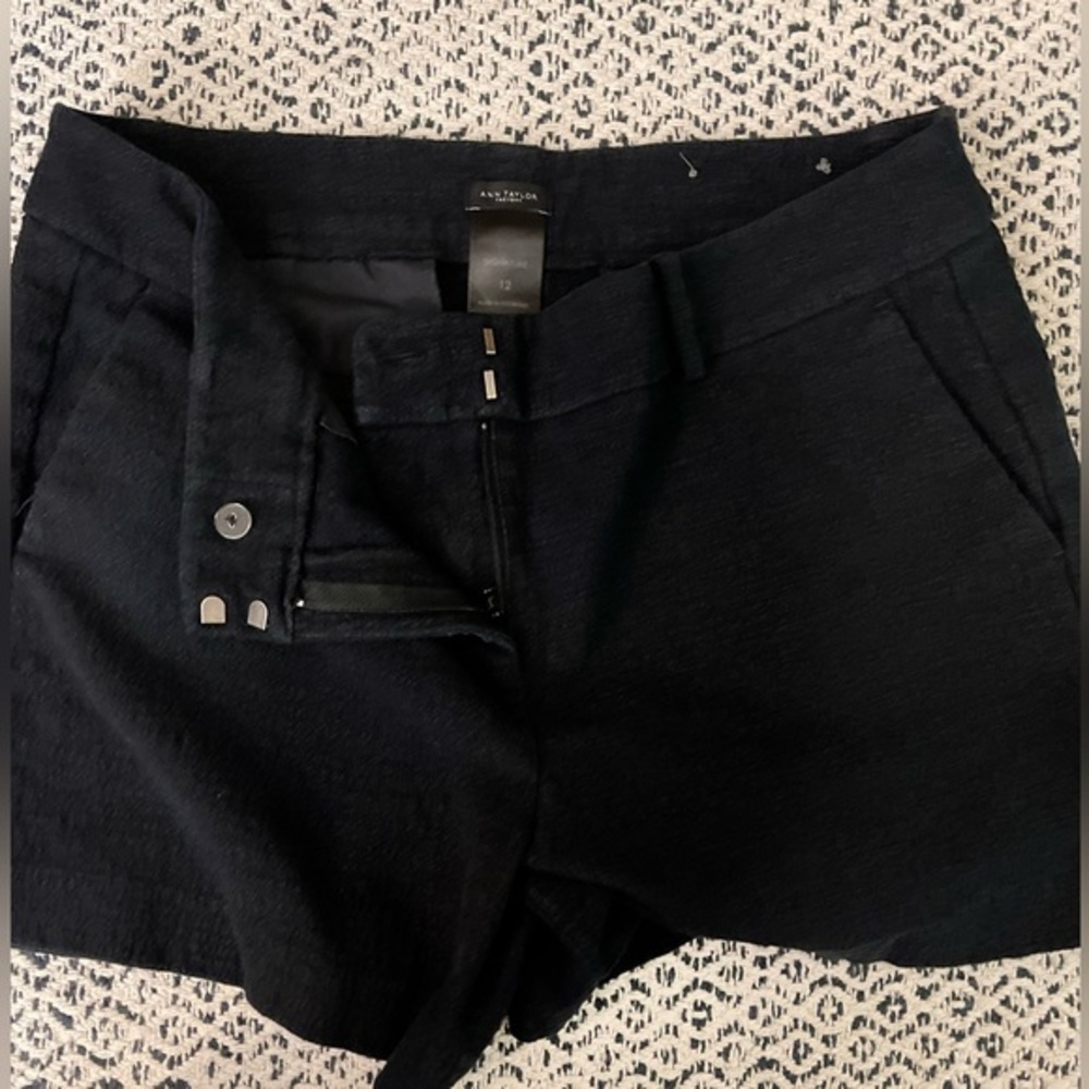 Ann Taylor Black shorts size 12 3.5 inseam